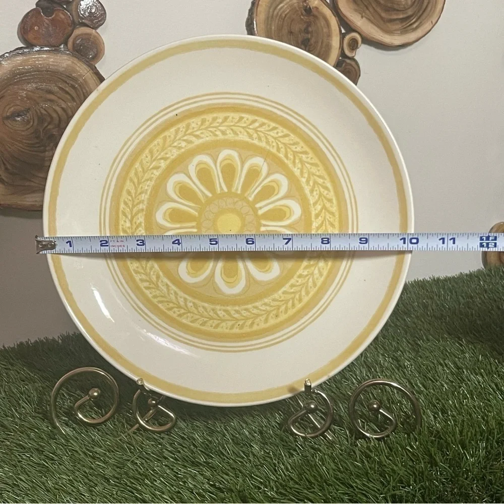 VINTAGE ROYAL CHINA CAVALIER DINNER PLATE